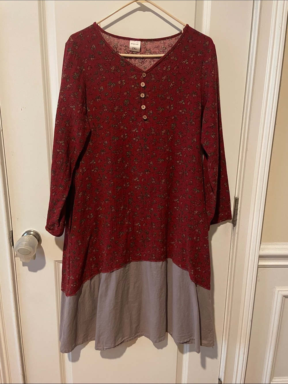 Yuan Red Floral Faux Button-Front Tunic Dress with Gray bottom skirt, size XL